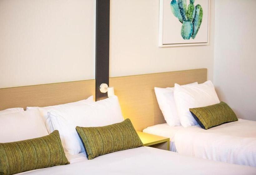 استودیوی استاندارد, Nightcap At Hume