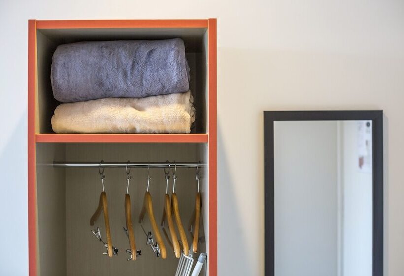 استودیوی استاندارد, Nightcap At Hume