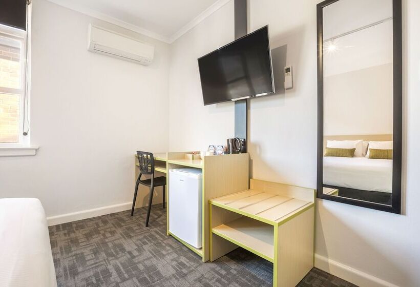 استودیوی استاندارد, Nightcap At Hume