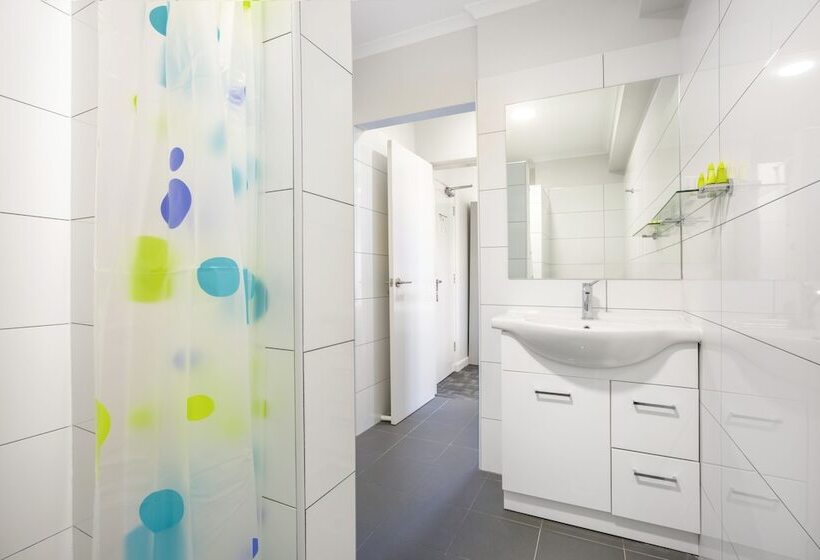 استودیوی استاندارد, Nightcap At Hume