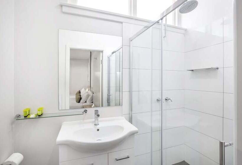 استودیوی استاندارد, Nightcap At Hume