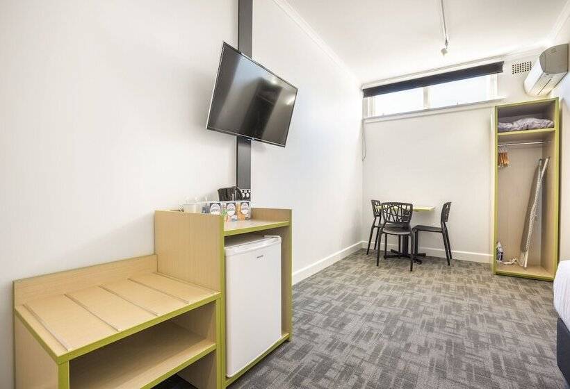 استودیو خانوادگی, Nightcap At Hume