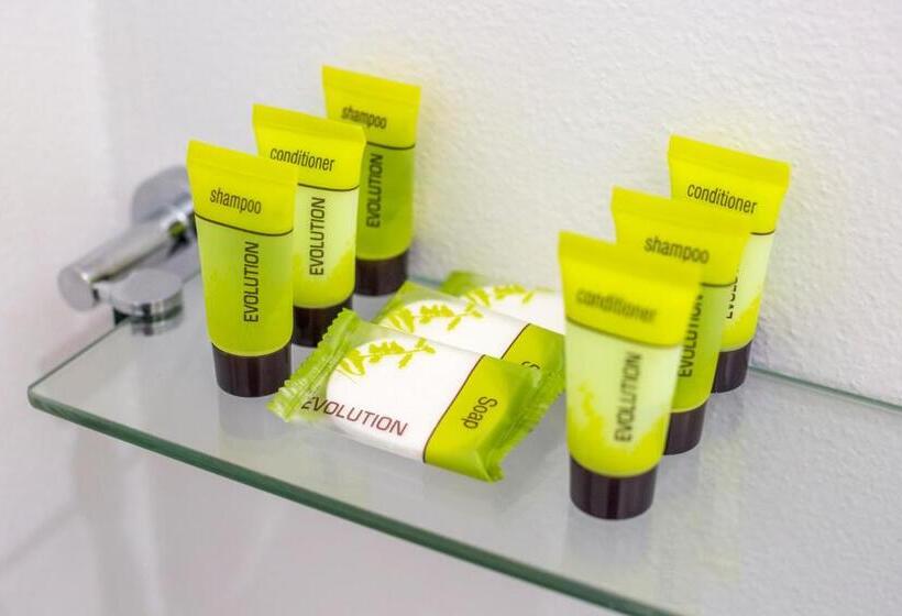 استودیو خانوادگی, Nightcap At Hume