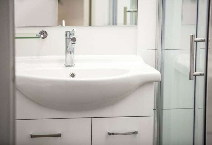 استودیوی استاندارد, Nightcap At Hume