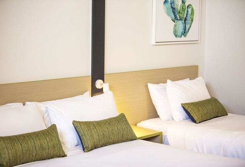 استودیوی استاندارد, Nightcap At Hume