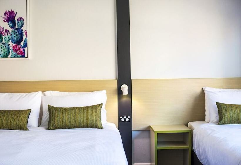 استودیوی استاندارد, Nightcap At Hume