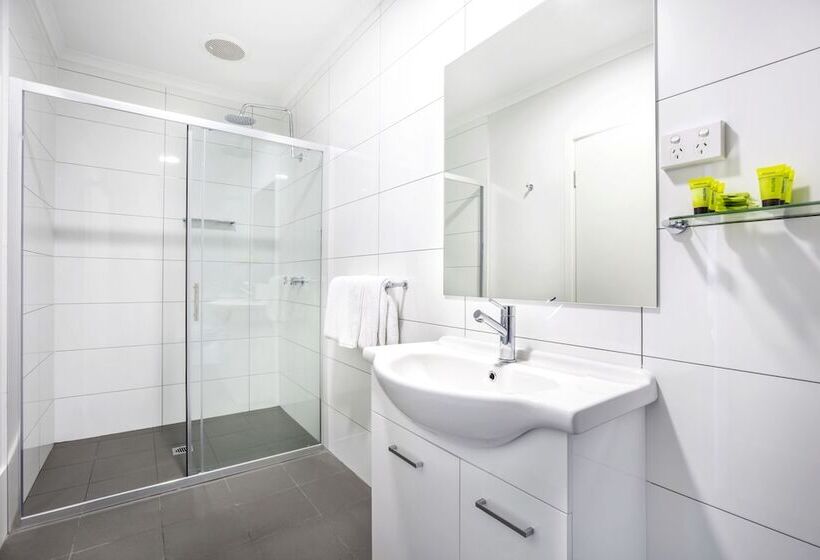 استودیو خانوادگی, Nightcap At Hume