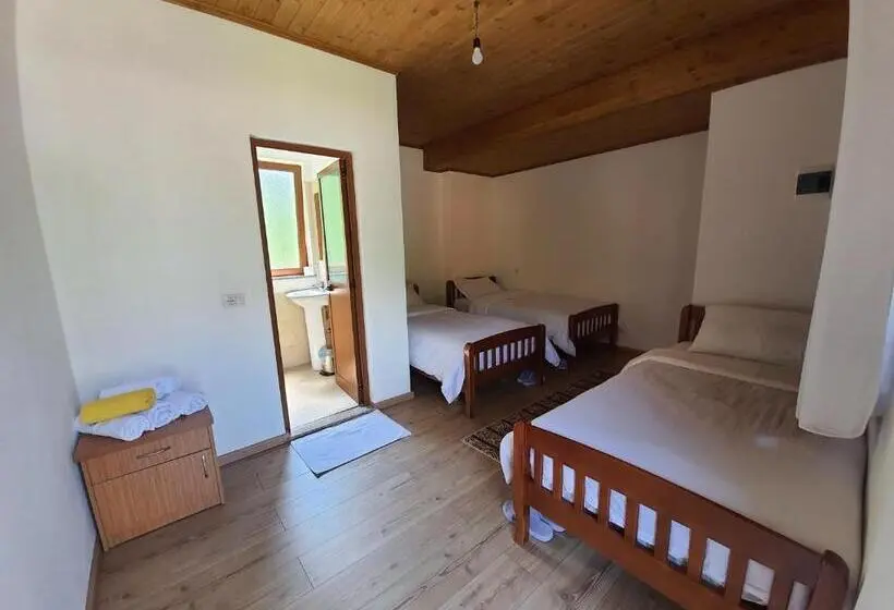 Chambre Triple Classique, Guest House Flodisa