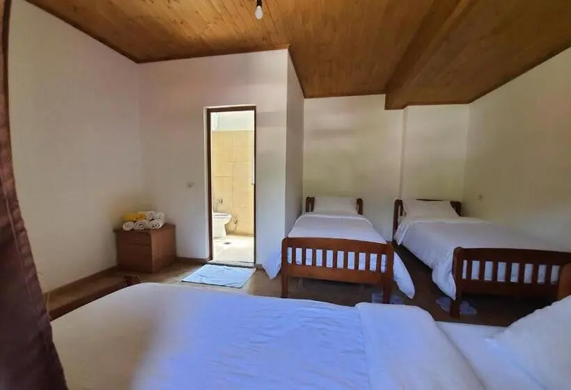 Chambre Triple Classique, Guest House Flodisa