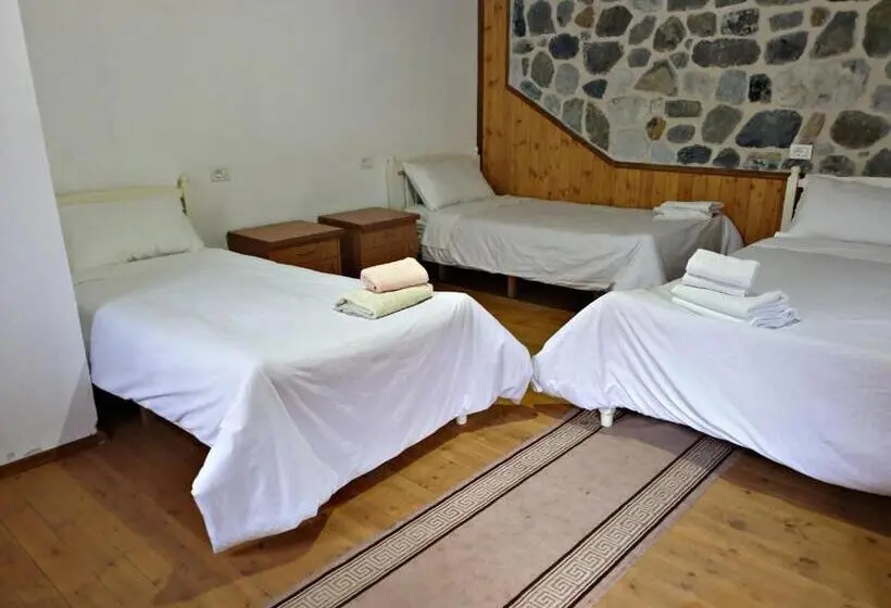Chambre Familiale, Guest House Flodisa