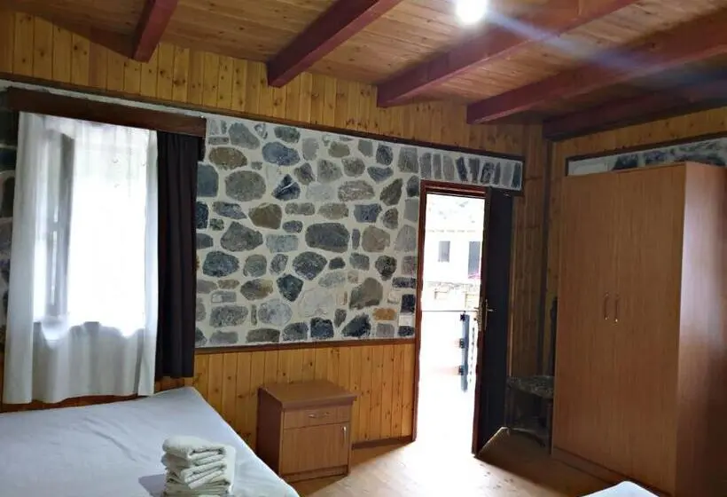 Chambre Familiale, Guest House Flodisa