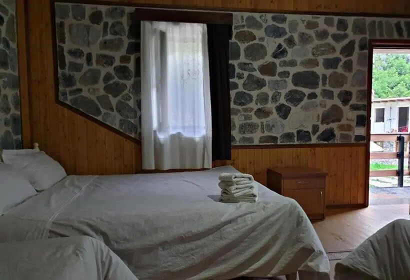 Chambre Familiale, Guest House Flodisa