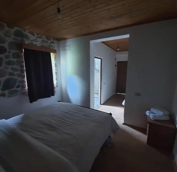 Chambre Triple Basique, Guest House Flodisa