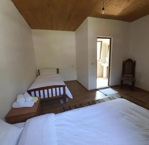 Chambre Economy, Guest House Flodisa