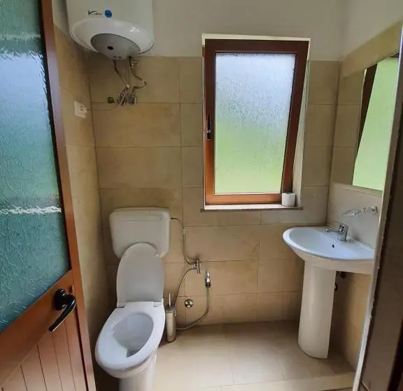 Chambre Economy, Guest House Flodisa