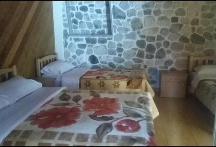 Economy Quadruple Room, Guest House Flodisa