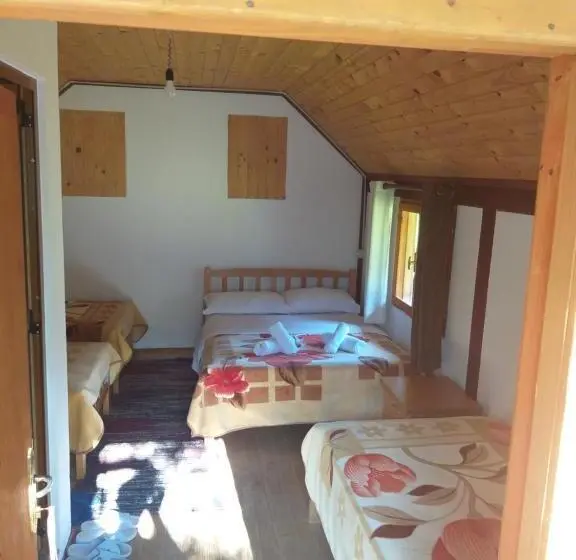 Chambre Familiale, Guest House Flodisa