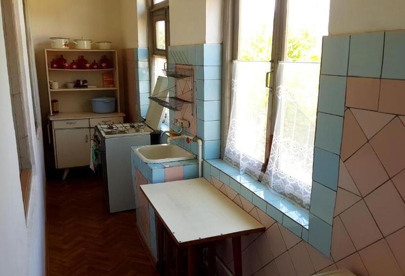 اتاق خانوادگی, Guest House Salome