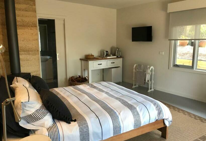 דירת חדר סופריור, Signal Box Short Stay