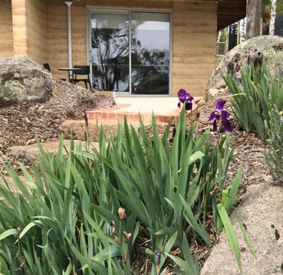 דירת חדר סופריור, Signal Box Short Stay