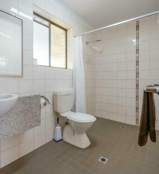 חדר סטנדרט לשלושה, Capella Hotel Motel