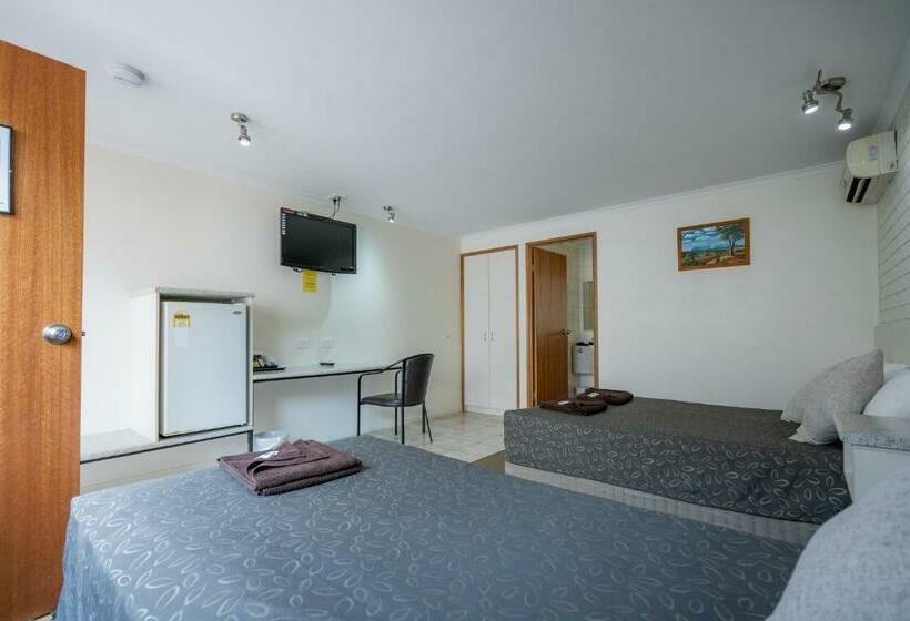 חדר סטנדרט לשלושה, Capella Hotel Motel