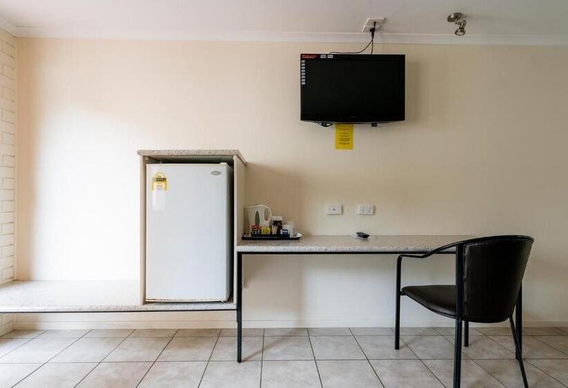 חדר סטנדרט לשלושה, Capella Hotel Motel