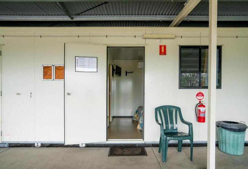 חדר אקונומי, Capella Hotel Motel