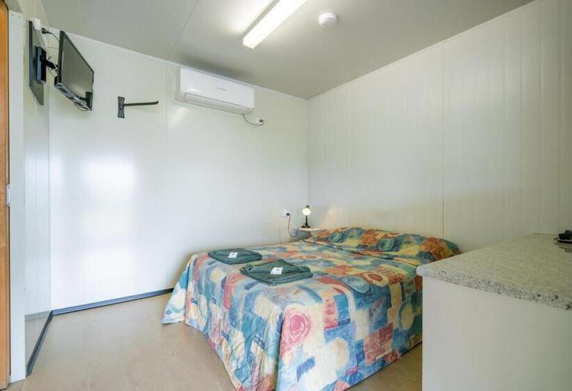 חדר אקונומי, Capella Hotel Motel