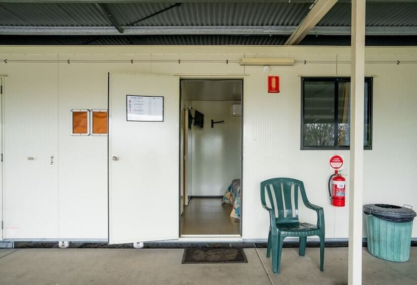 חדר אקונומי, Capella Hotel Motel