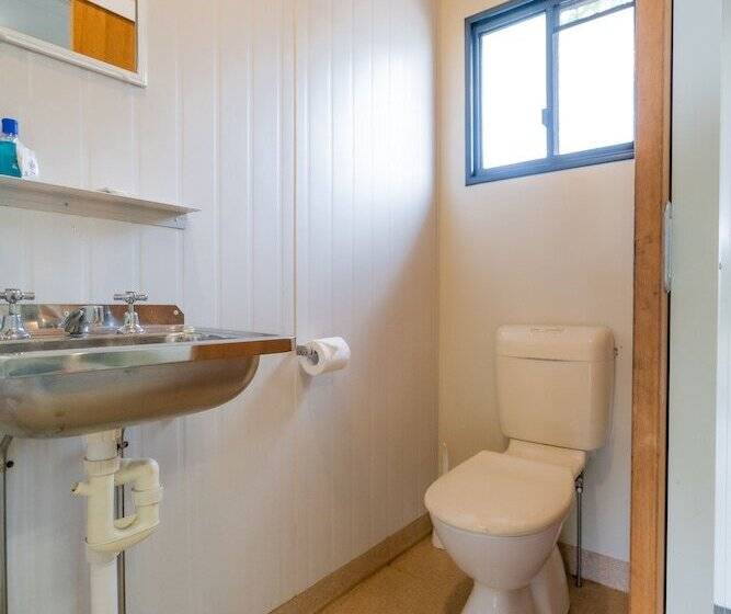 חדר אקונומי, Capella Hotel Motel