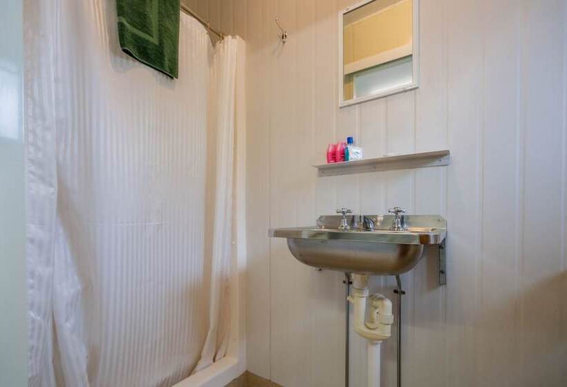 חדר אקונומי, Capella Hotel Motel