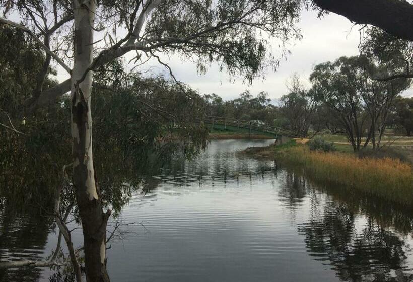 스탠다드 트리플 룸, Donald Riverside Motel