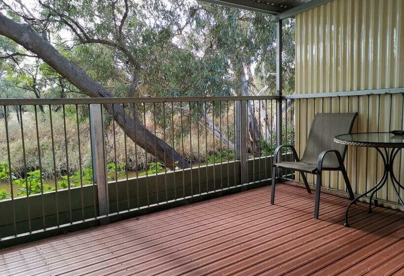 스탠다드 트리플 룸, Donald Riverside Motel