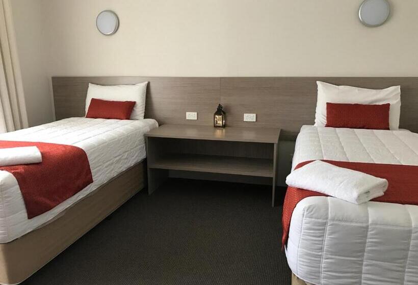 חדר משפחתי, Acacia Motor Lodge