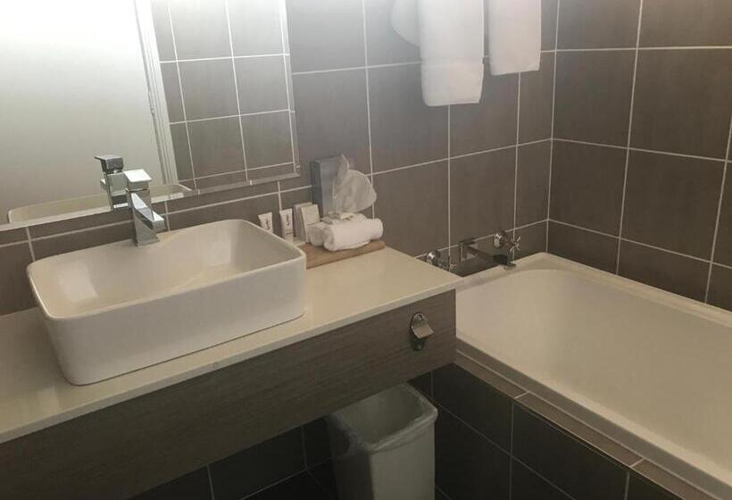 חדר משפחתי, Acacia Motor Lodge