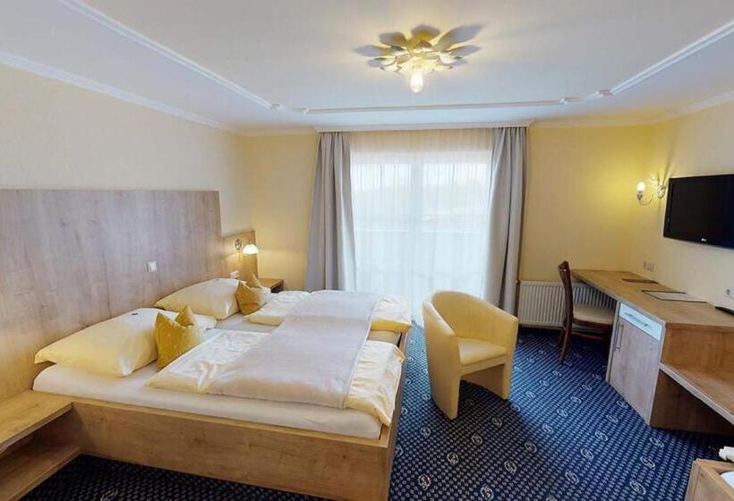 חדר סטנדרט לשלושה, Voralpenhotel Schmoller