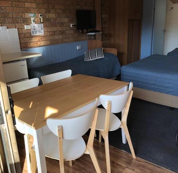패밀리 룸, Whale Fisher Motel