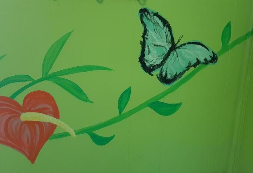 חדר בסיסי חדר אמבטיה משותף, Alice's Secret Travellers Inn