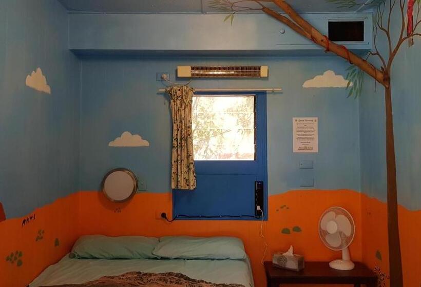 חדר בסיסי חדר אמבטיה משותף, Alice's Secret Travellers Inn