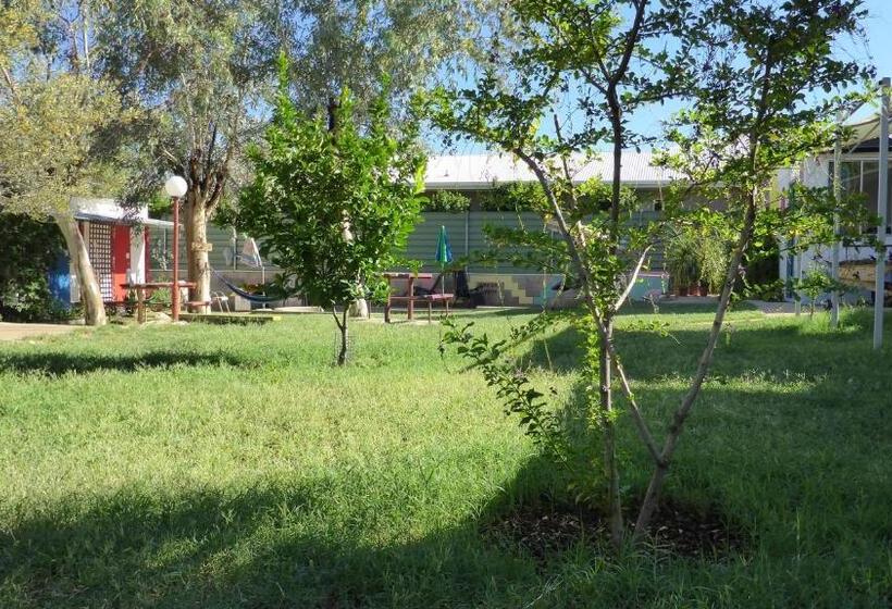 اتاق استاندارد با تراس, Alice's Secret Travellers Inn