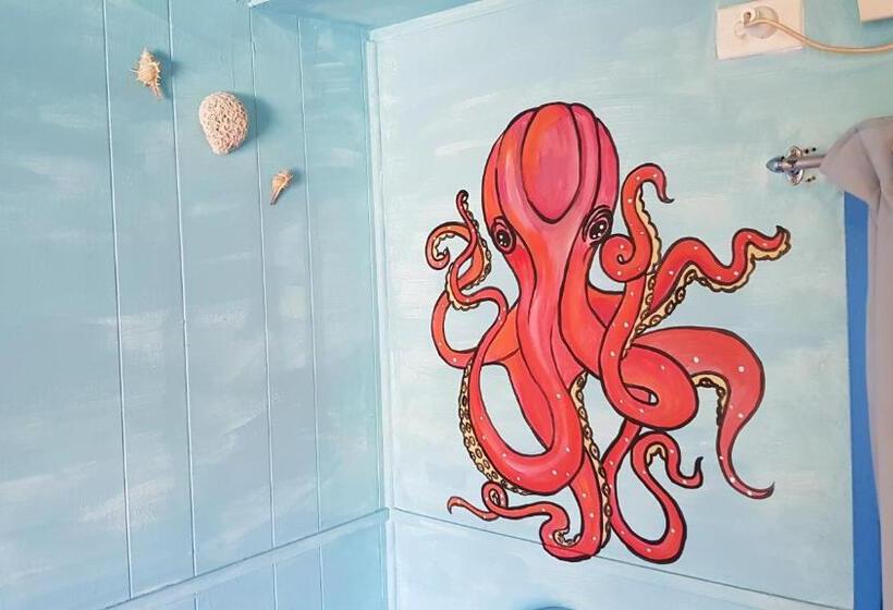 اتاق پایه با سرویس بهداشتی مشترک, Alice's Secret Travellers Inn