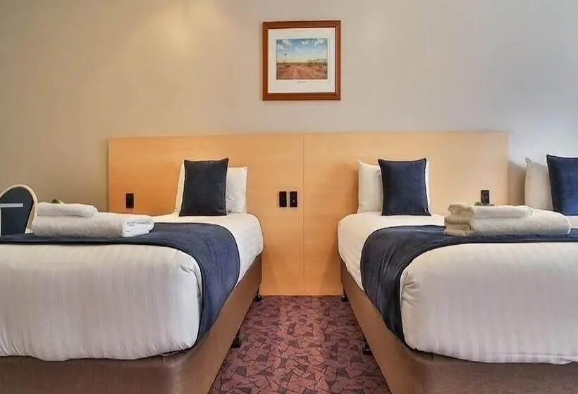 デラックストリプルルーム, Albert Motel