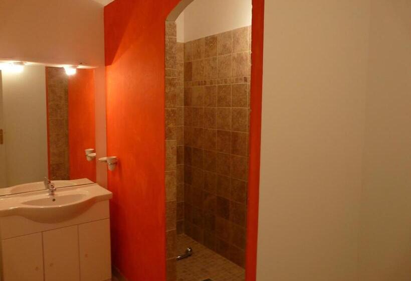 חדר משפחתי, B&b L Escale