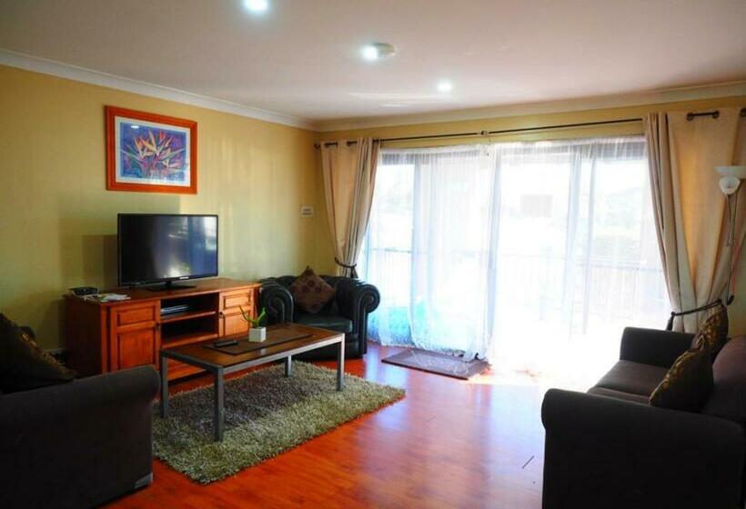 דירת שני חדרים, Bella Vista Motel