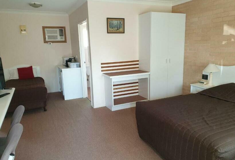 Семейный Номер, Blayney Central Motel