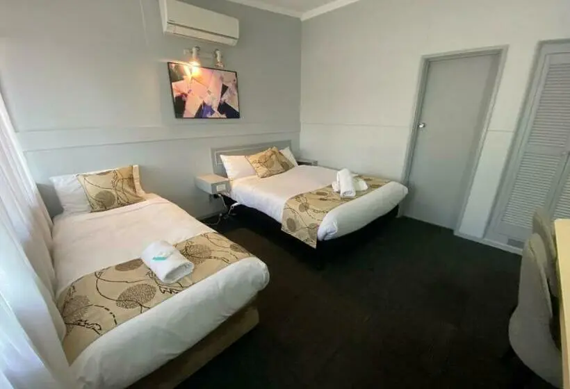 デラックスルーム, Charlton Motel