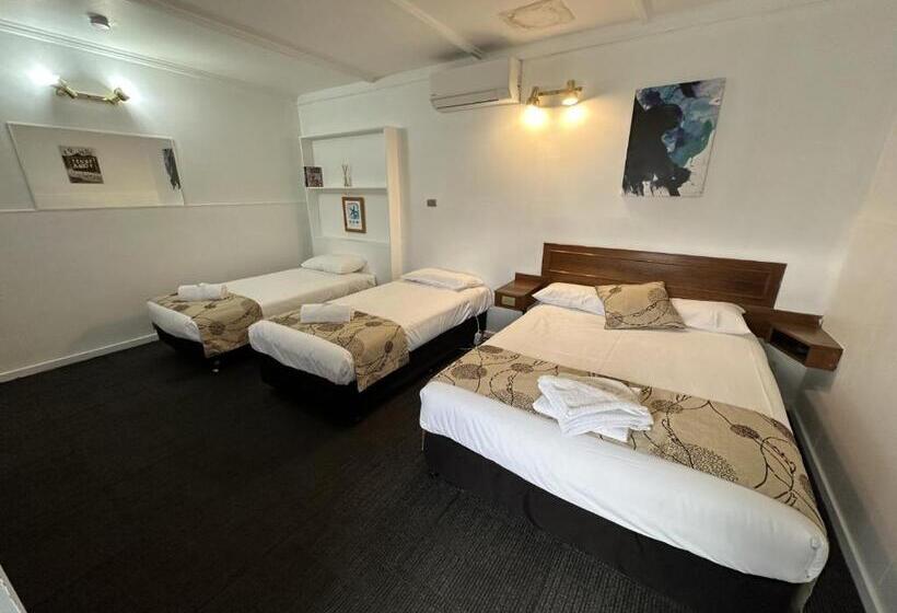 ファミリールーム, Charlton Motel