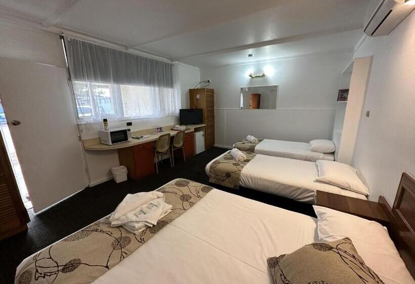 ファミリールーム, Charlton Motel