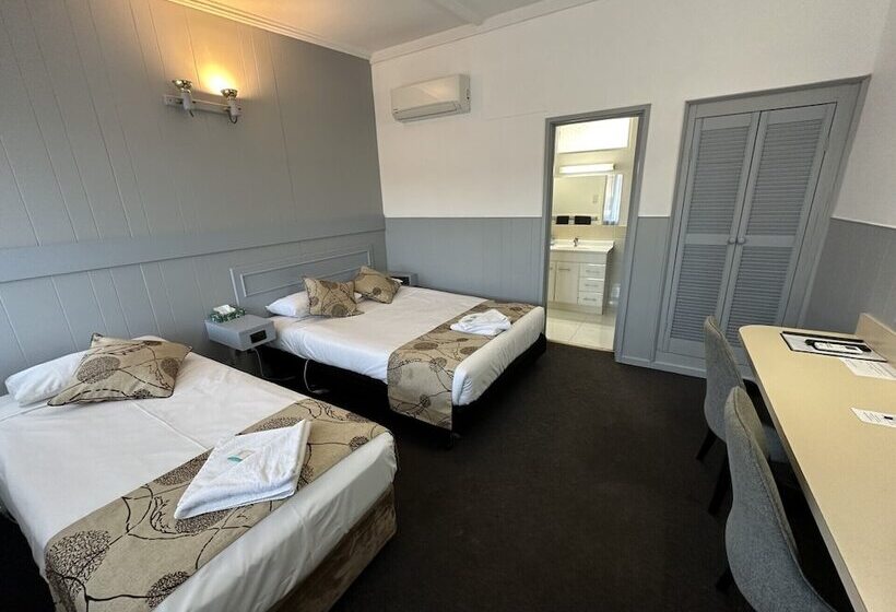 デラックスルーム, Charlton Motel